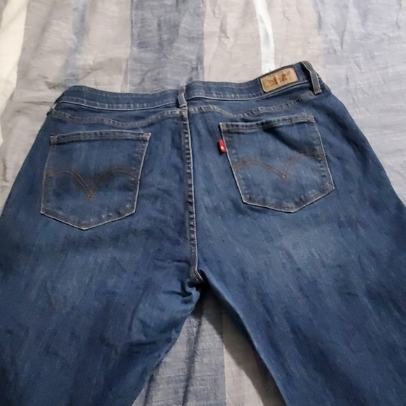 Levi's Jeans - Picture 2 of 2